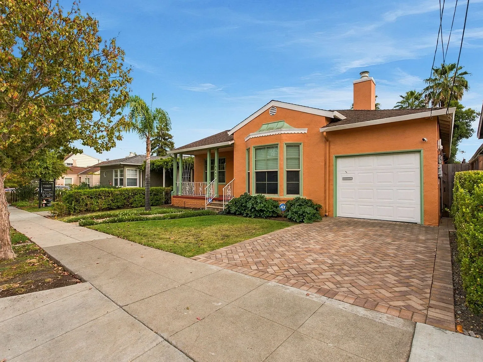 3 bed, 2000 sqft, $6,595 — Photo 3