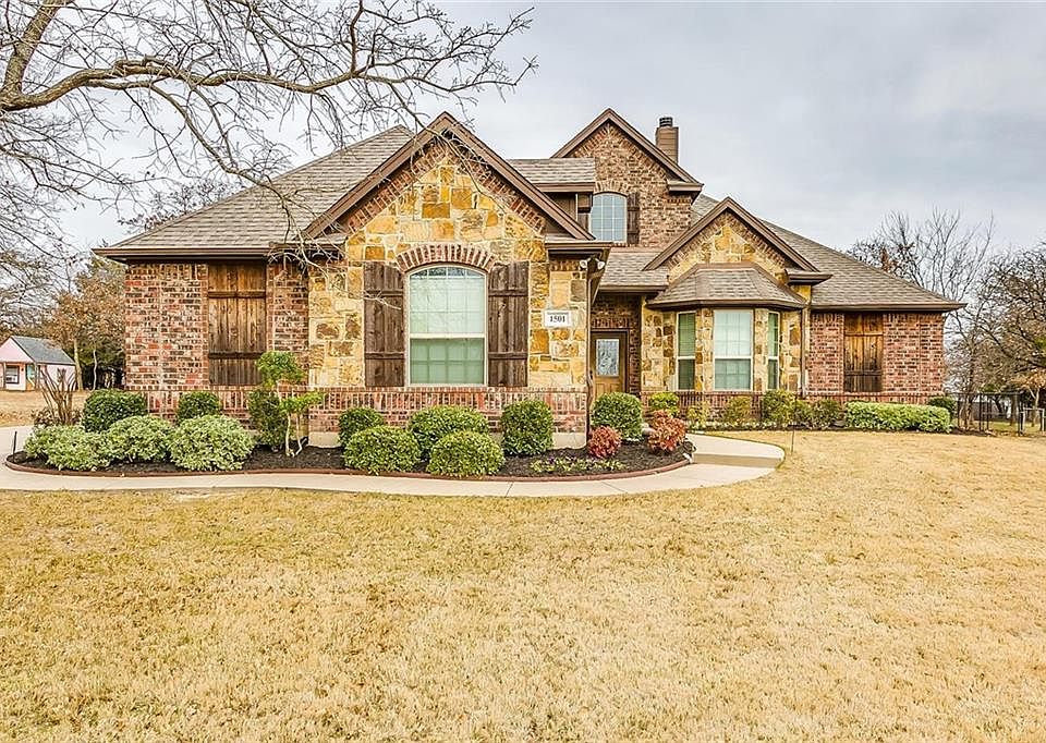 1st image of 1501 Royalwood Cir