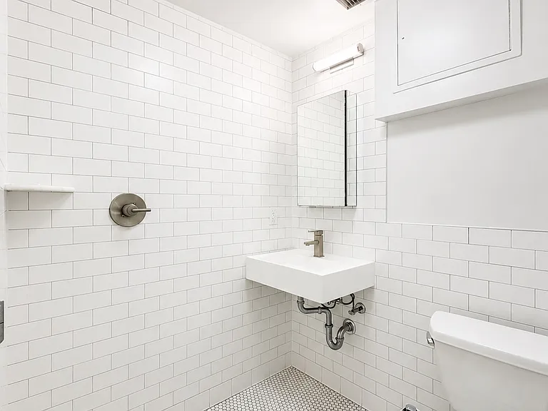 293 Hawthorne St #4A — Photo 9