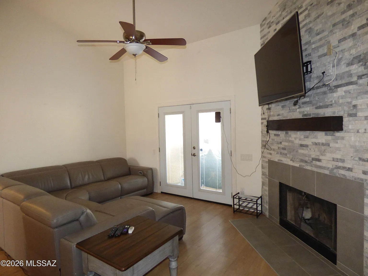 3 bed, 2.0 bath, 1351 sqft, $2,850 — Photo 2