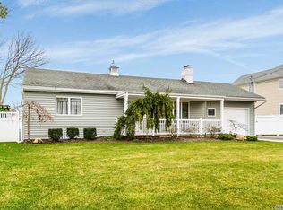 15 Leewater Ave, Massapequa, NY 11758