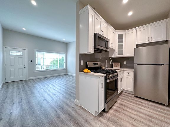 4th image of 6450 Lexington Ave #45