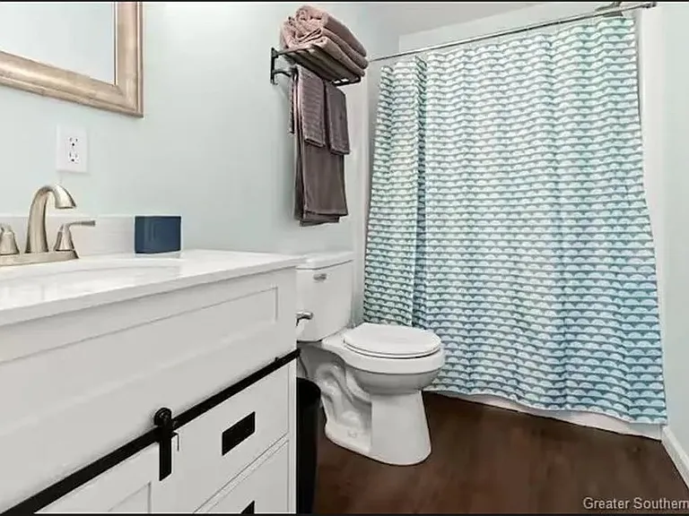 2822 Wilson Dr — Photo 9