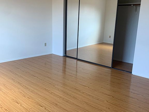 4th image of 740 N Alfred St #203