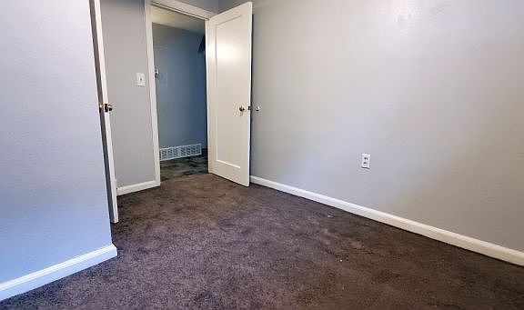 4th image of 732 Avenue F #B