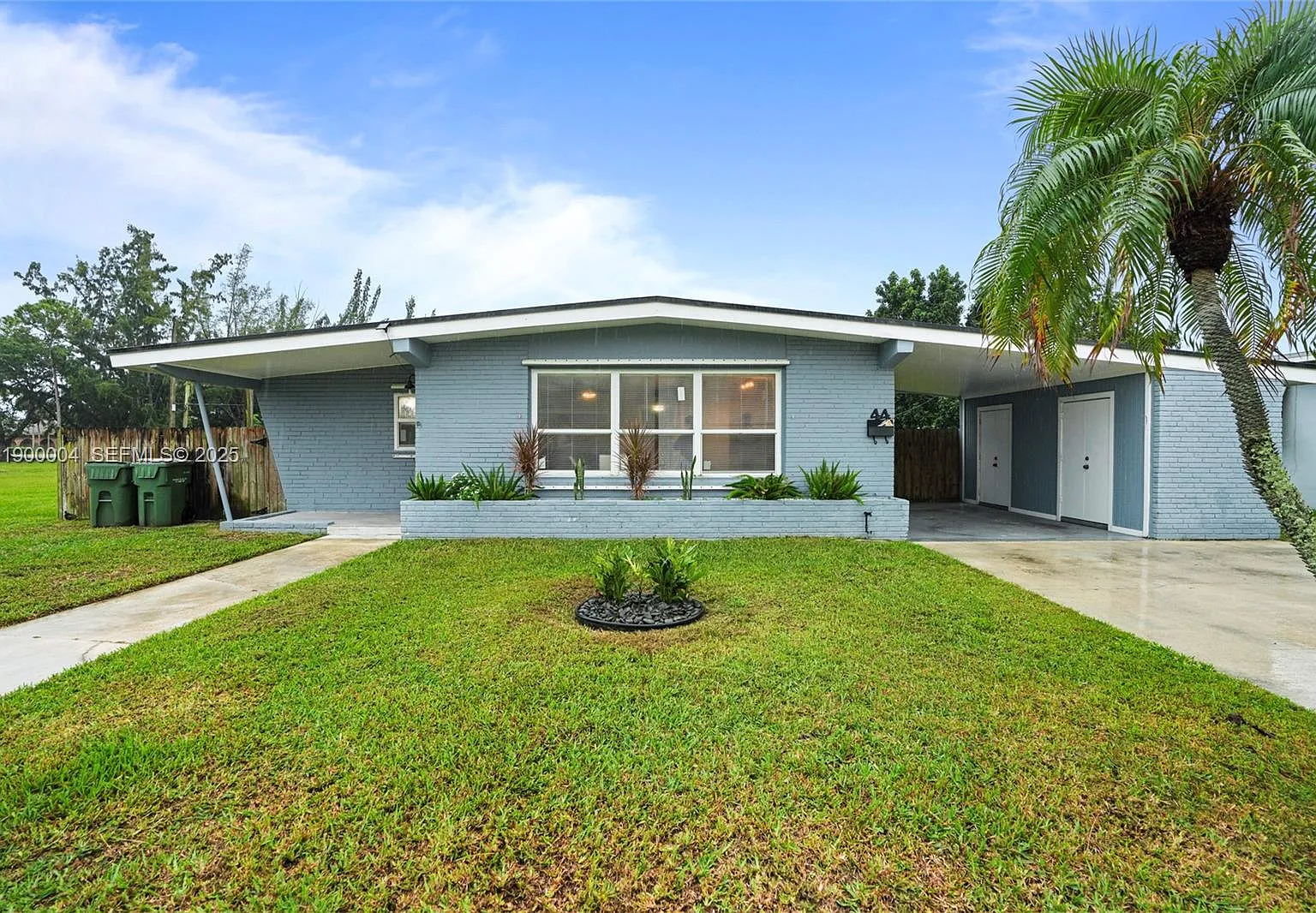 3 bed, 2.0 bath, 1302 sqft, $3,300 — Photo 1