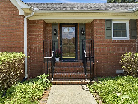 2nd image of 171 Brierhedge Rd
