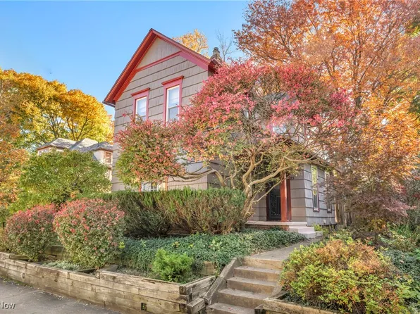 83 Charlotte St, Akron, OH 44303