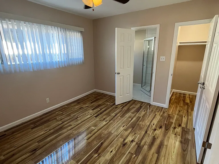 1761 E 1st St #4 — Photo 15