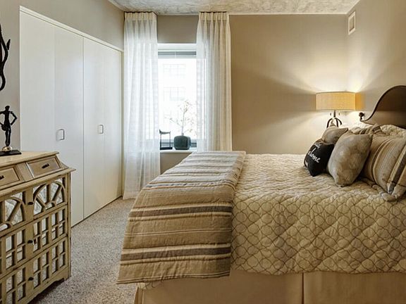 4th image of 901 S Clark St #1919