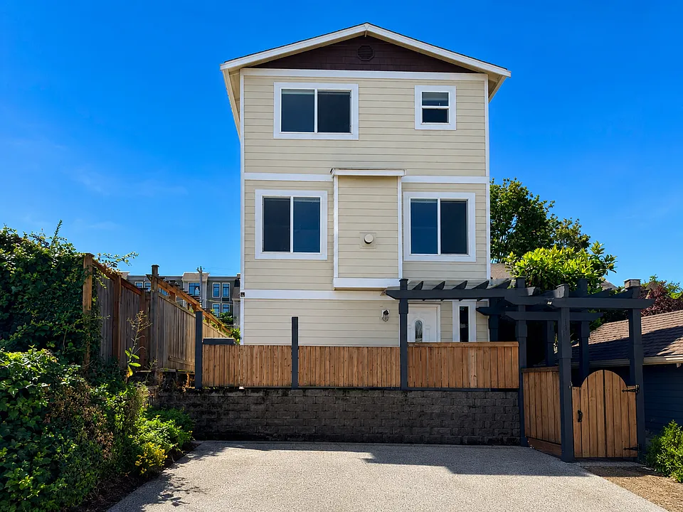 150 W Florentia St #B