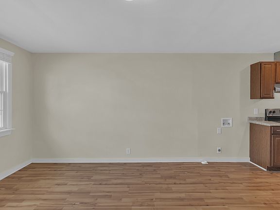 5th image of 528 N 2nd St APT 3