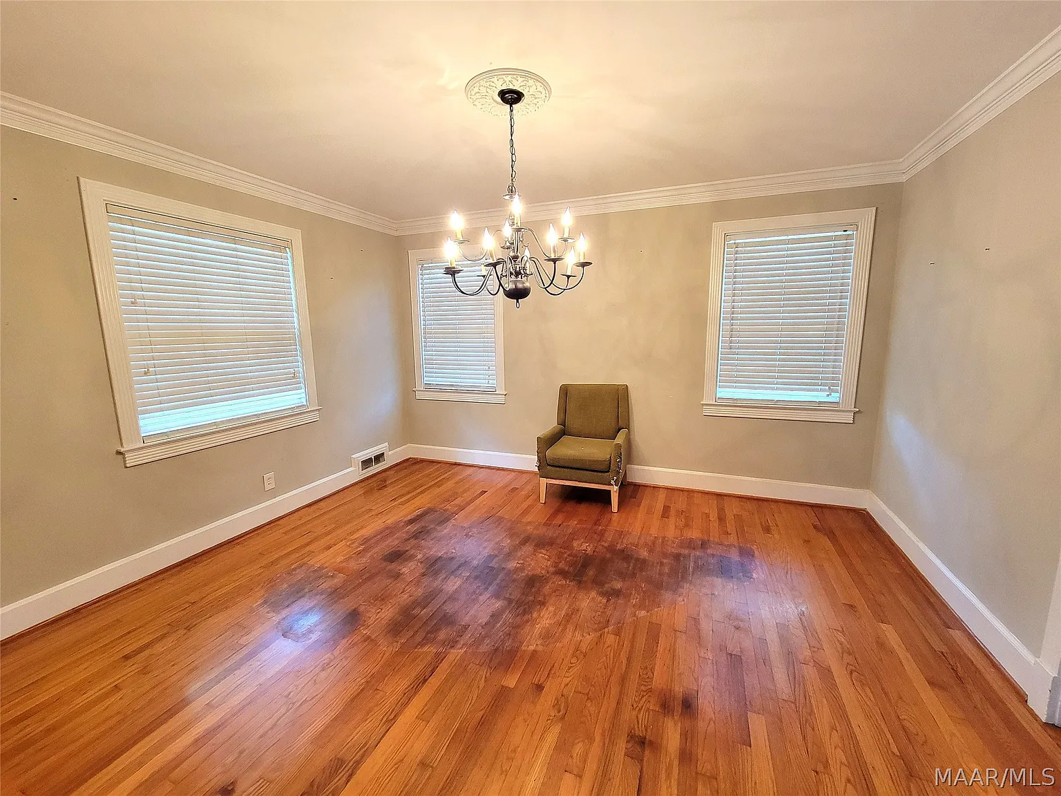 4 bed, 2.0 bath, 2050 sqft, $1,500 — Photo 3
