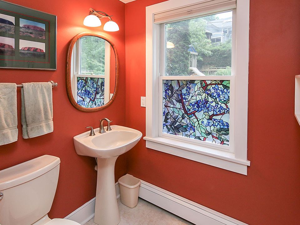2nd image of 722 Seneca Pl