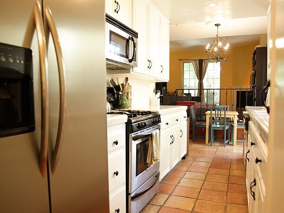 4th image of 11445 Moorpark St Unit 6
