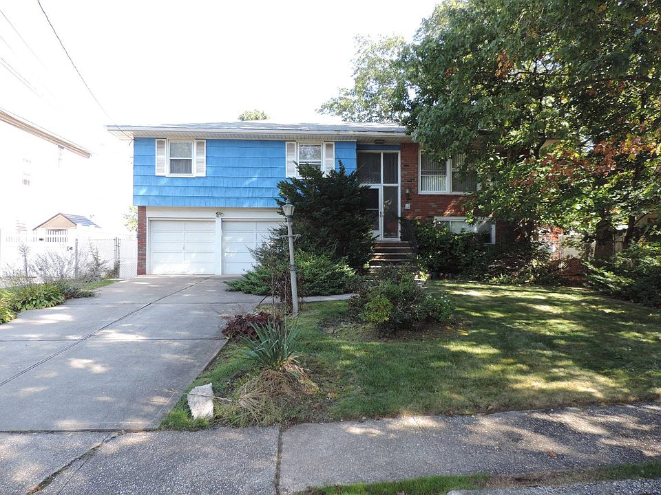 1st image of 15 Leverett Ct