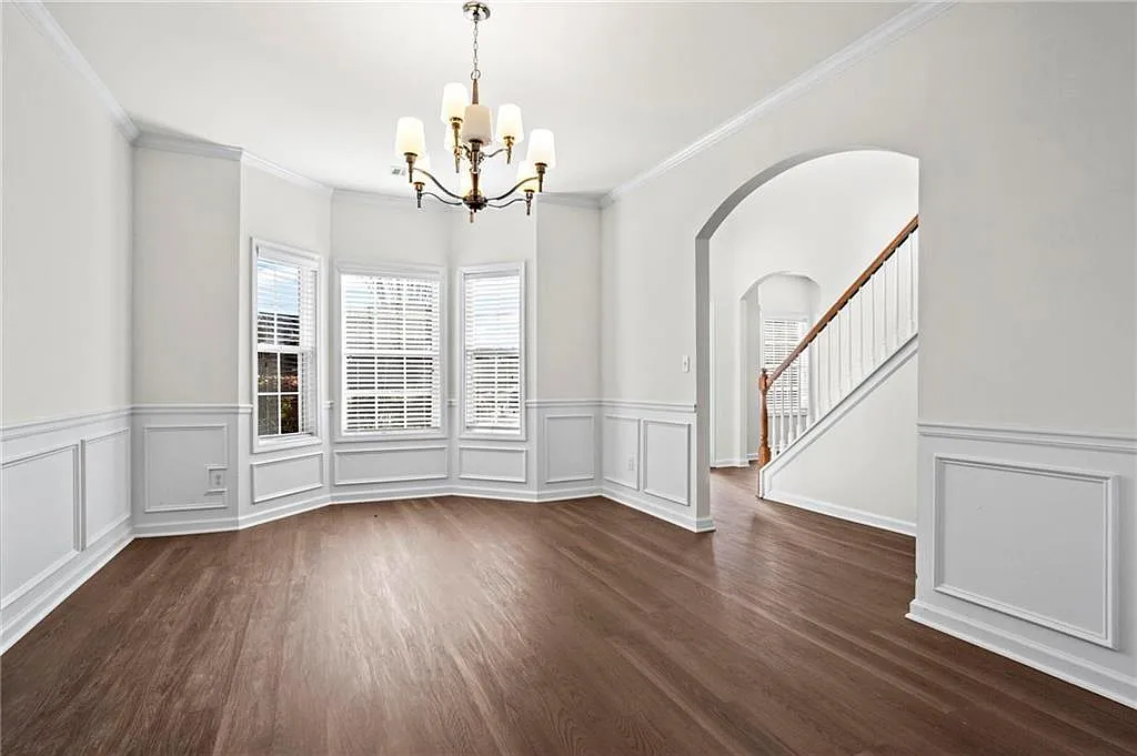 5 bed, 4.0 bath, 4444 sqft, $3,500 — Photo 3