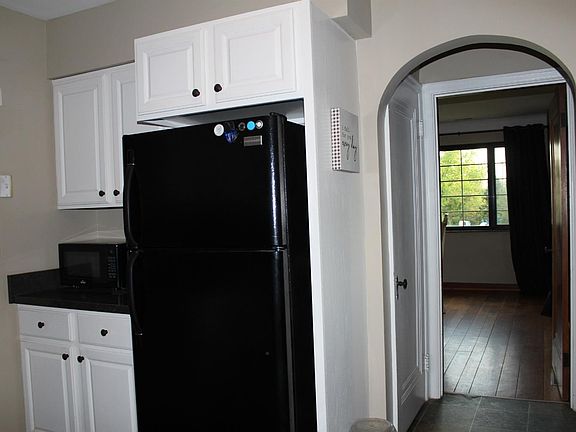 5th image of 3212 Queen City Ave