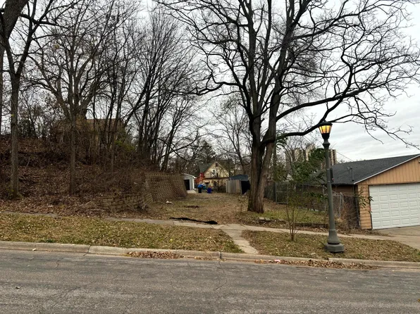 1034 Bradley St, Saint Paul, MN 55130