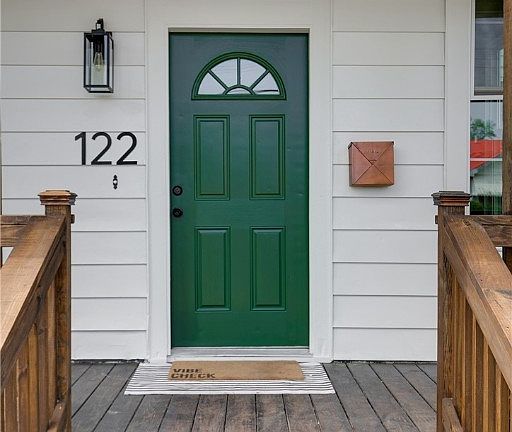 3rd image of 122 Elm St