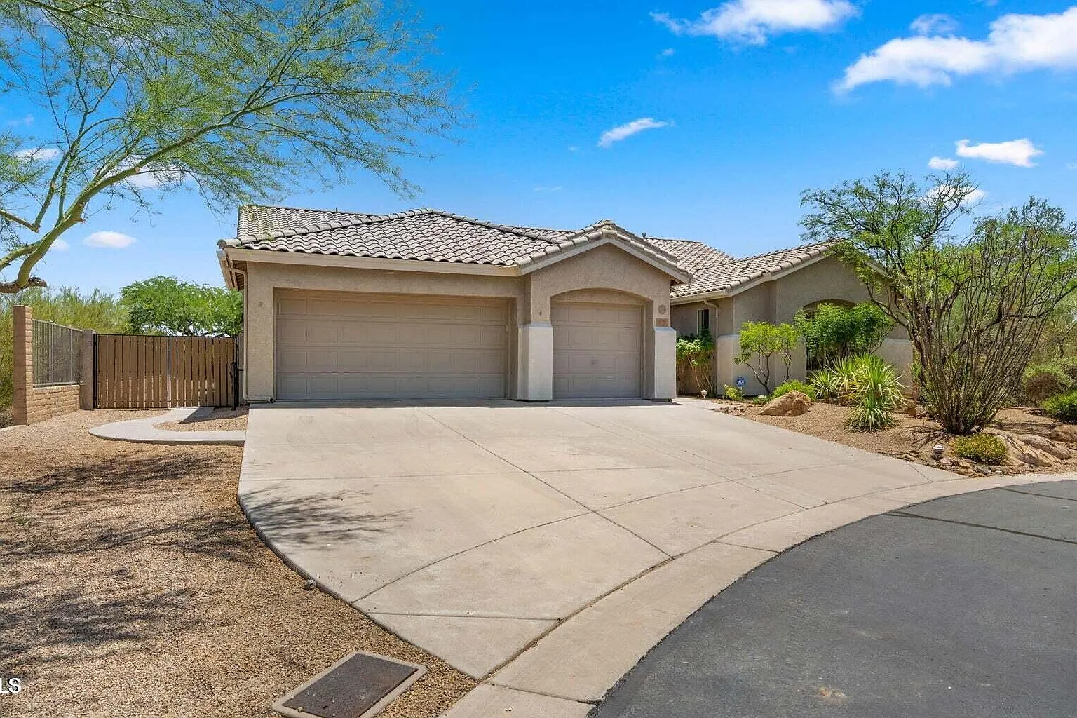 3 bed, 3.0 bath, 2864 sqft, $4,900 — Photo 1