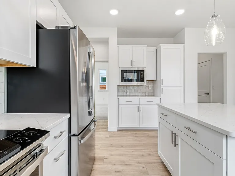 1057 SE Garrison Village Way — Photo 13