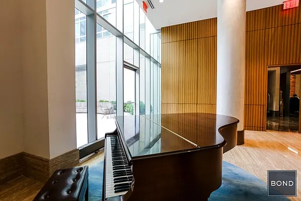 Rented by Bond New York | media 7