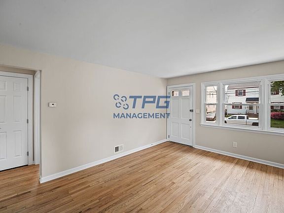 5th image of 813 Union St