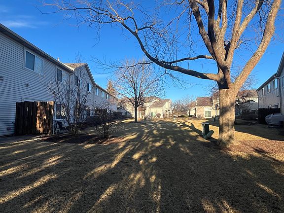 3rd image of 285 Thornwood Way Unit F