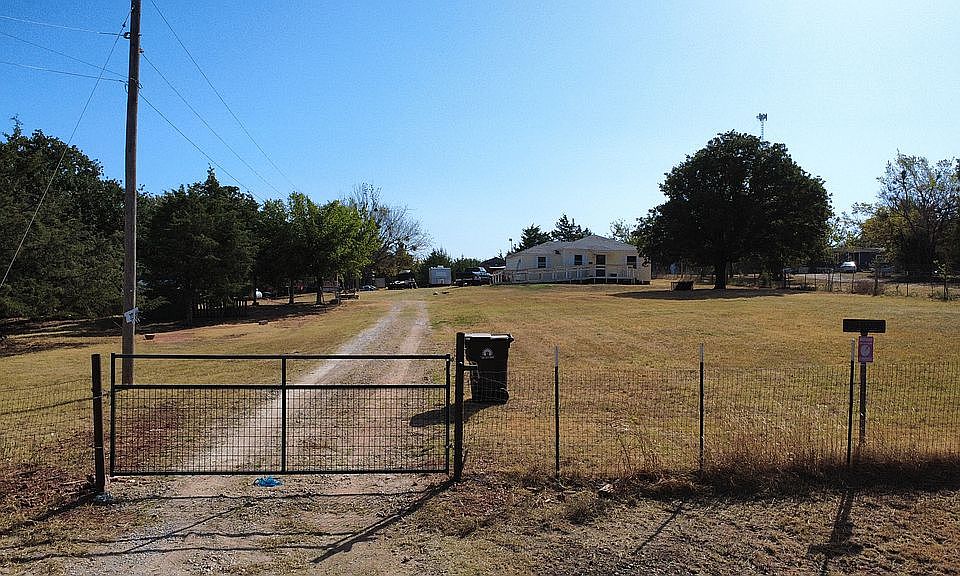 1st image of 980886 S Oaktree Rd