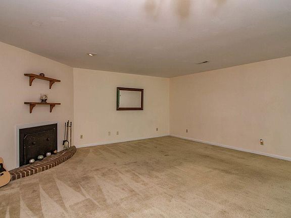 5th image of 300 Patriot Ln #1E