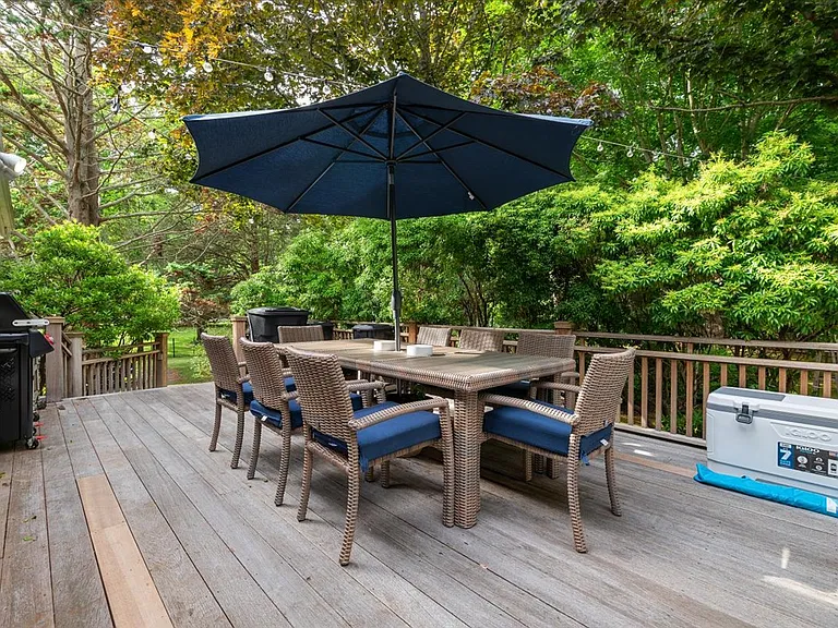 19 Peconic Ave — Photo 32