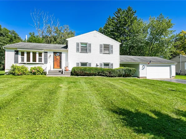 100 Woody Ln, Rochester, NY 14625