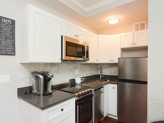 2nd image of 640 W Wrightwood Ave #312