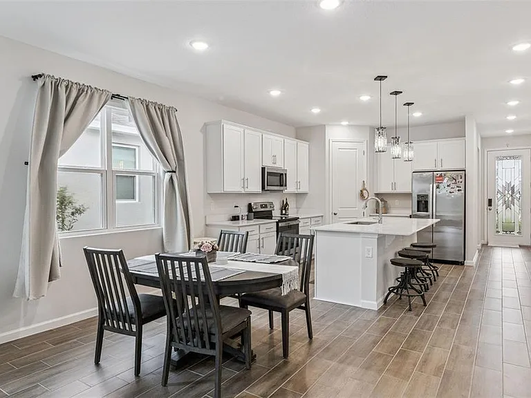 654 Heritage Square Dr — Photo 8