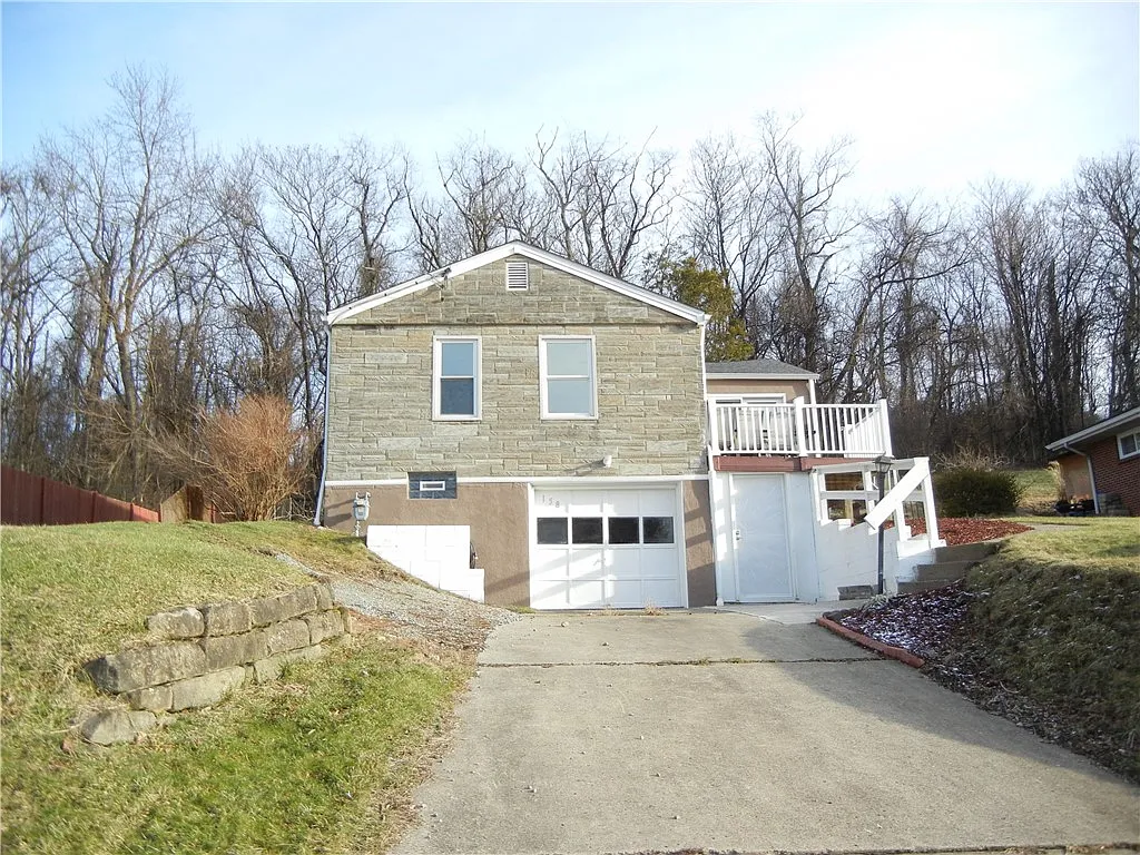 158 Moffat Ave E photo 1