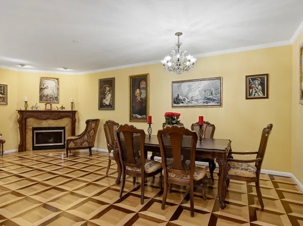 51 Florence St Unit 51, Chestnut Hill, MA 02467