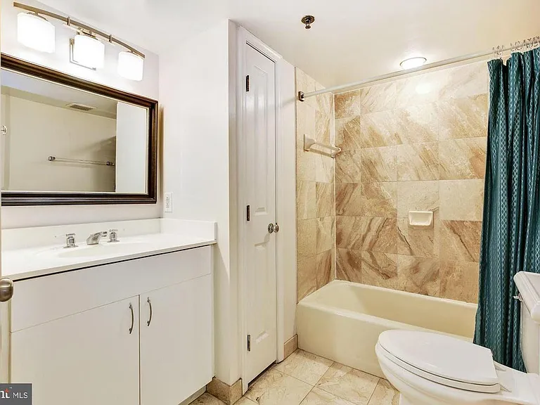 601 Pennsylvania Ave NW #211 — Photo 16
