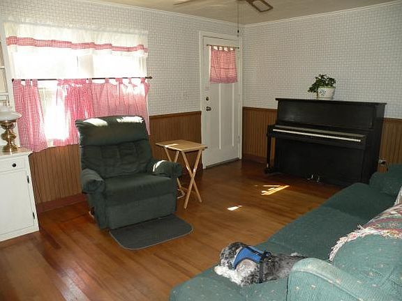 2nd image of 67 Saratoga Ave