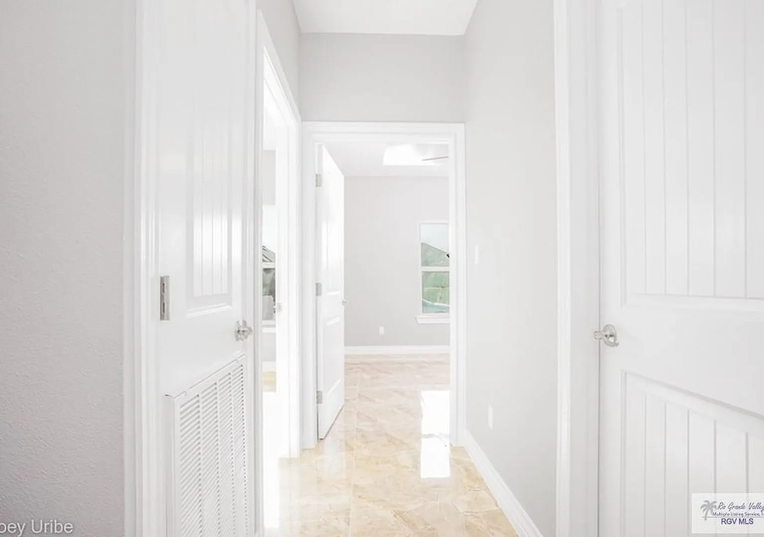 1434 W White Oak Dr.-3bd/2bth/2gar — Photo 3