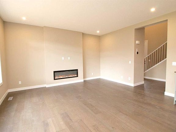 4th image of 115 E Sundown Cres