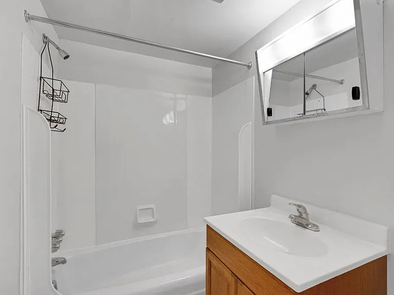 Carlwynne Manor Apartment Homes — Photo 18