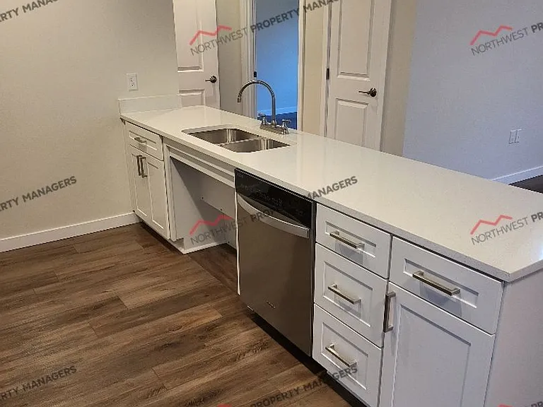 208 E Stella St #805-813 — Photo 33