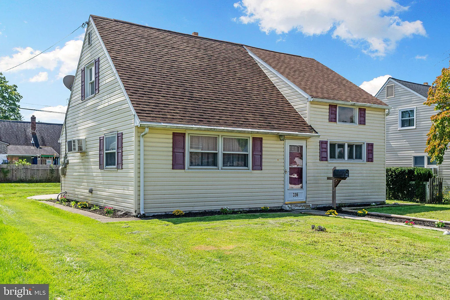 336 W Beech St photo 1