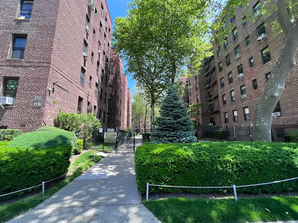 3655 Shore Parkway image 7 of 16