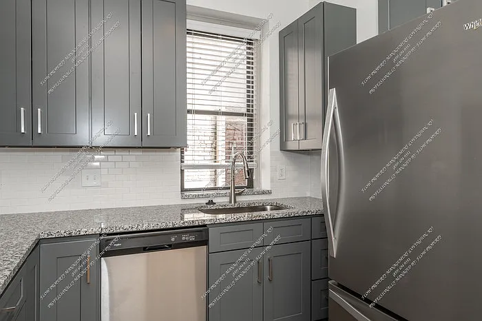 211 W 9th St #5 — Photo 18