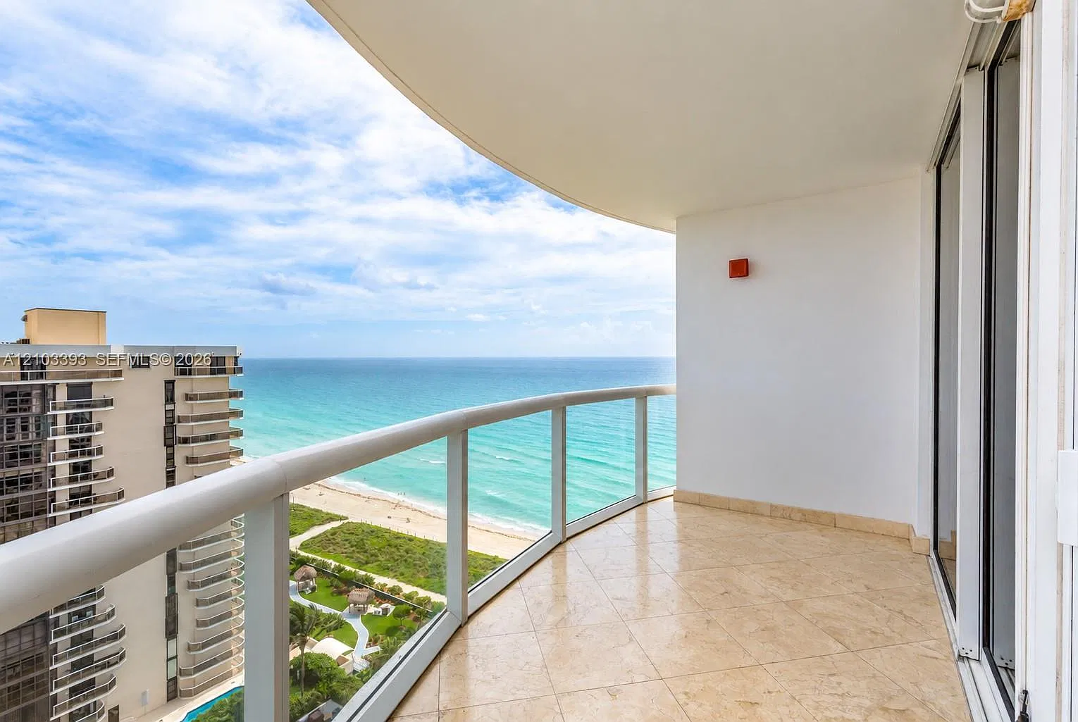 Akoya Condo — Photo 1