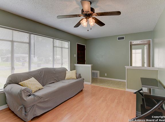 5th image of 330 E Vestal Pl