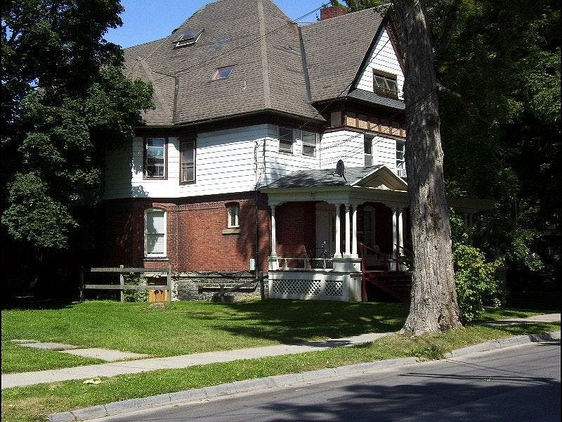 2nd image of 31 Watkins Ave APT 2