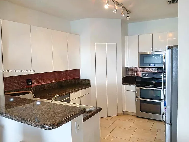 6814 NW 107th Pl — Photo 8